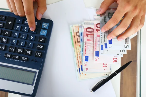 Hands calculating money — Stock Photo, Image