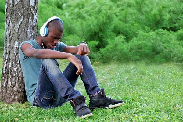 Handsome African American man — Stock Photo, Image