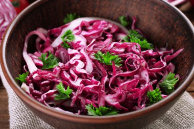 kırmızı lahana salatası