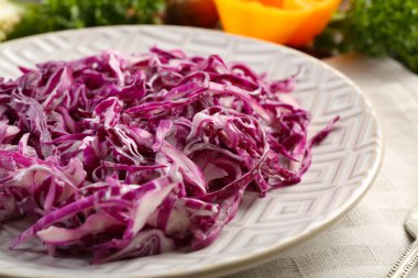 kırmızı lahana salatası