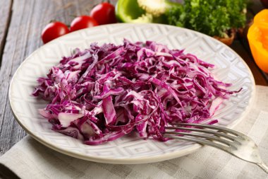 kırmızı lahana salatası