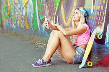 Buz pateni ile genç kadın yönetim kurulu 