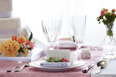 Düğün için güzel hizmet tablo