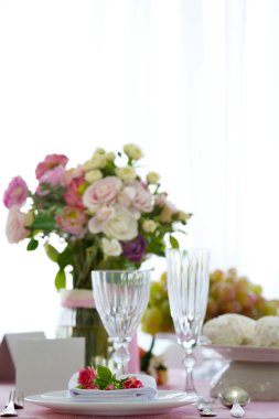 Güzel düğün için tablo veya diğer kutlama restoranda servis