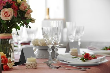 Güzel düğün için tablo veya diğer kutlama restoranda servis