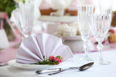 Güzel düğün için tablo veya diğer kutlama restoranda servis