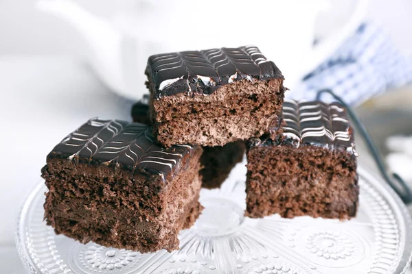 Mesa servida con pasteles de chocolate de cerca —  Fotos de Stock