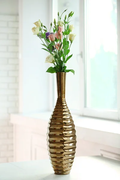Beautiful spring flowers in vase on window background — Stock Photo, Image