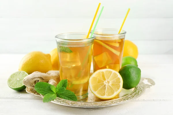 Iced tea with lemon — Stock Photo, Image