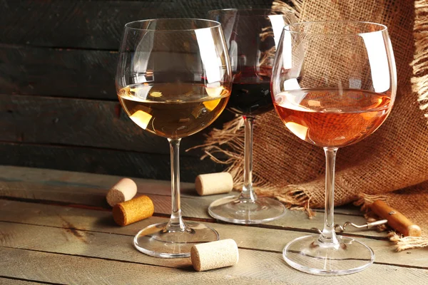 Composition of wine glasses and corks — Stock Photo, Image