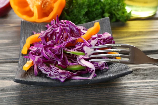 Red cabbage salad — Stock Photo, Image