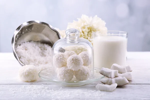 Bonbons maison en flocons de noix de coco — Photo