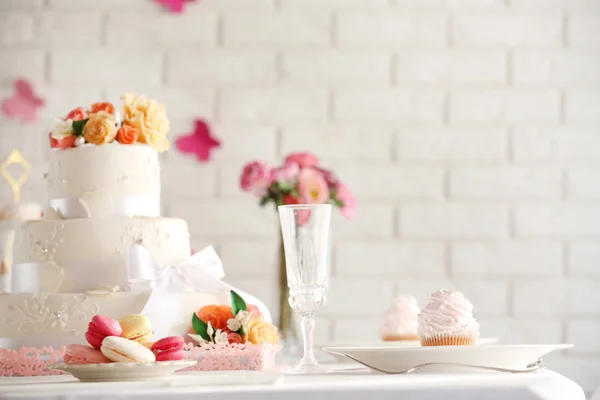 Beautiful decorated table for wedding — Stock Photo, Image