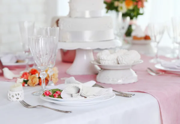 Bella tavola servita per il matrimonio — Foto Stock