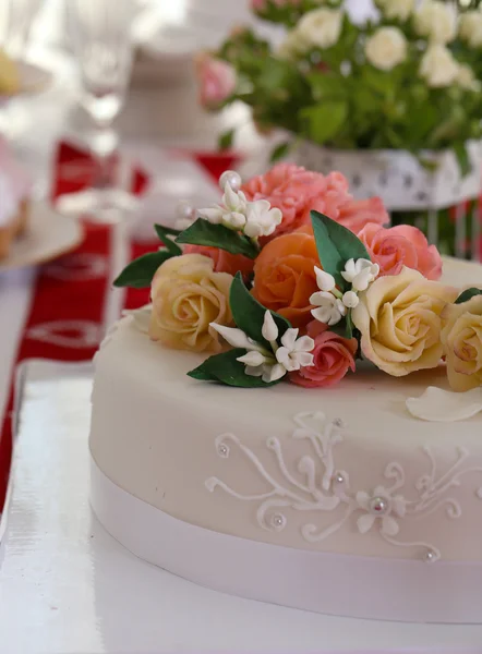 Schön servierter Tisch für die Hochzeit — Stockfoto