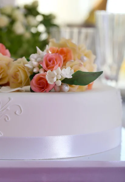 Schön servierter Tisch für die Hochzeit — Stockfoto