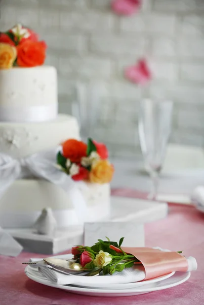 Schön servierter Tisch für die Hochzeit — Stockfoto