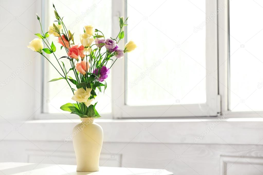 Beautiful spring flowers in vase on window background — Stock Photo