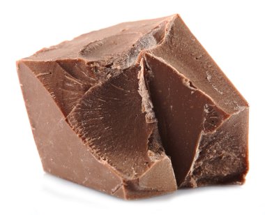 Sütlü çikolata parçası üzerinde beyaz izole