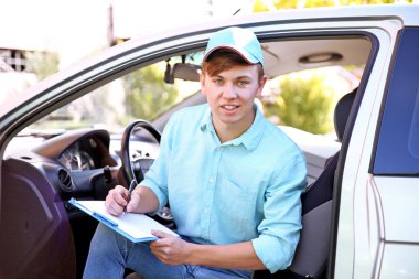 pizza servis elemanı  