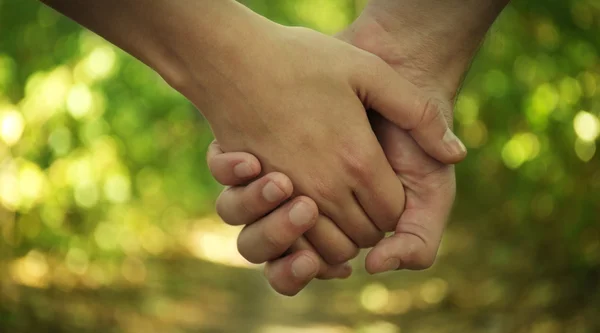 Holding hands in the park — Stock Photo, Image