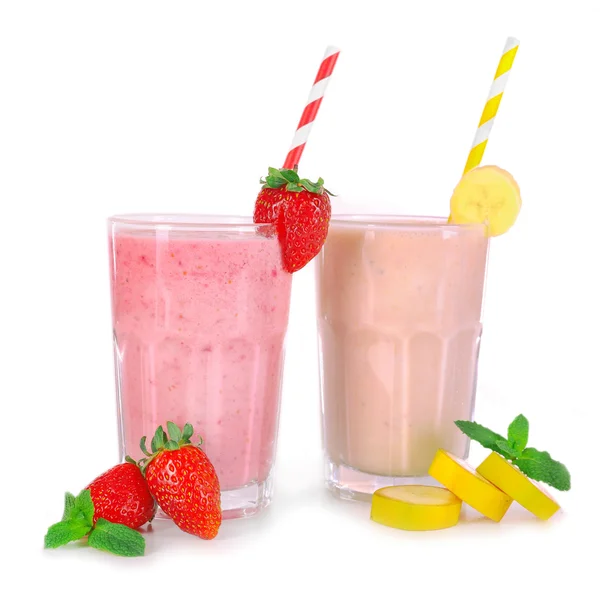 Óculos de smoothie frio fresco e frutas, isolados sobre branco — Fotografia de Stock