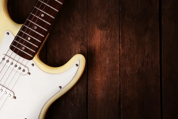 Electric guitar on wooden background, close up — Stock Photo, Image