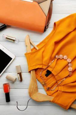 Parlak moda ahşap arka plan üzerinde bak, yakın çekim
