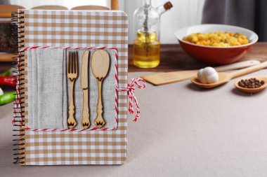 yemek kitabı ve malzemeler