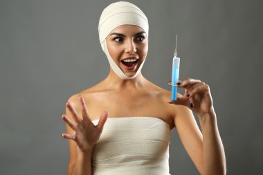 kadın bir Elastik Bandaj ile