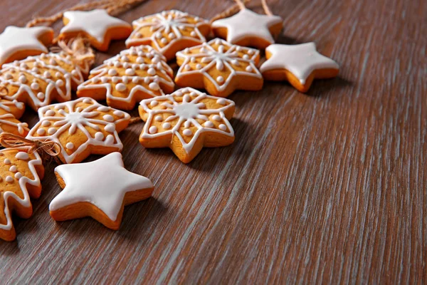 Biscoitos de Natal na mesa de madeira — Fotografia de Stock