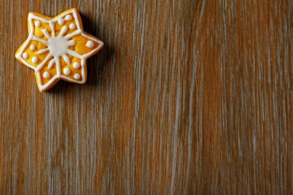 Weihnachtsplätzchen auf Holztisch — Stockfoto