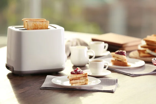 Served table for breakfast with toast and coffee, on blurred background — Stock Photo, Image