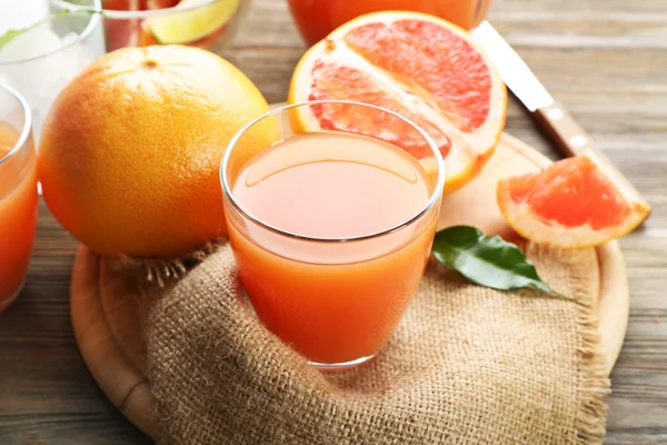 Sumo de citrinos e frutas frescas — Fotografia de Stock
