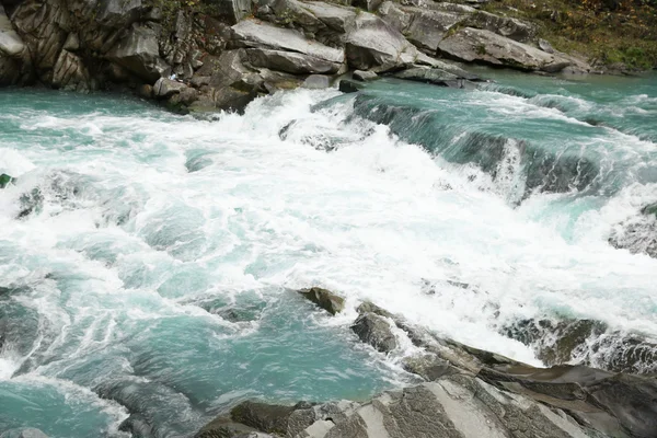 Fotografie des schönen Wasserfalls — Stockfoto