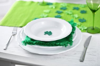St Patricks Günü için Tablo ayarı 