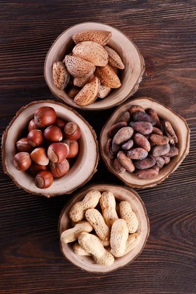 Assortiment van smakelijke noten — Stockfoto