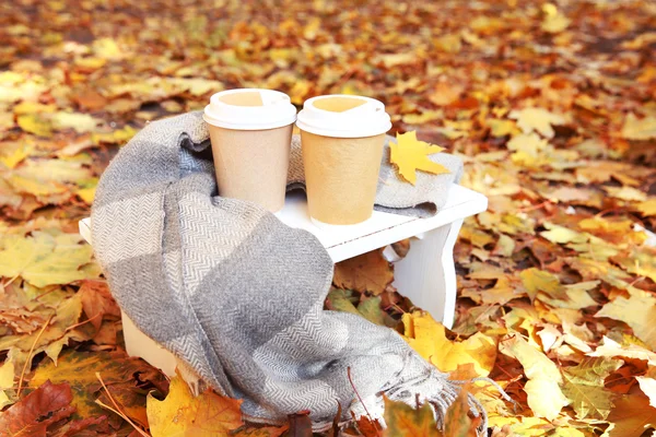 Herfst samenstelling met warme drank — Stockfoto