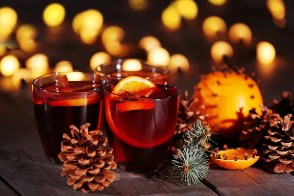 Glühwein met kruiden — Stockfoto