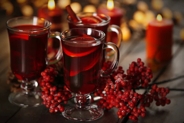 Glühwein mit Gewürzen — Stockfoto