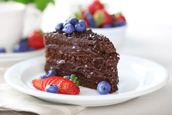 Choklad tårta med choklad grädde — Stockfoto