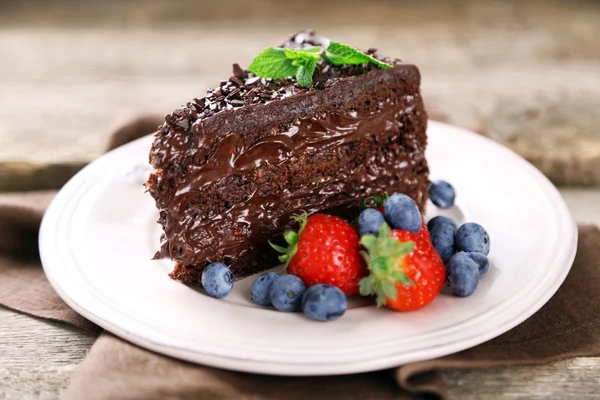 Ciasto czekoladowe z kremem czekoladowym — Zdjęcie stockowe