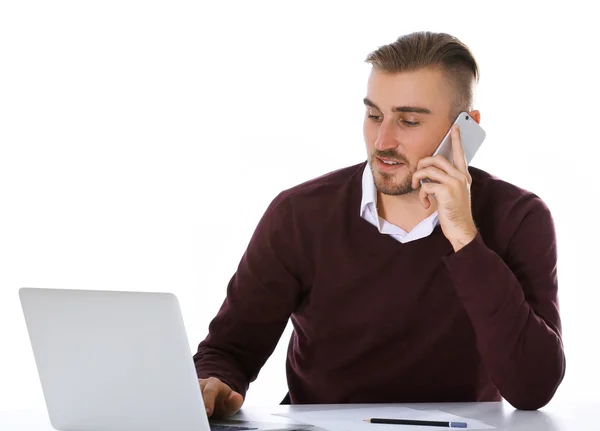 Uomo d'affari che lavora con il computer portatile — Foto Stock