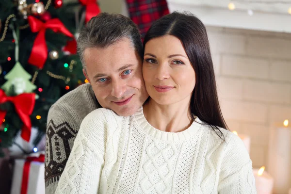 Felice famiglia e albero di Natale — Foto Stock