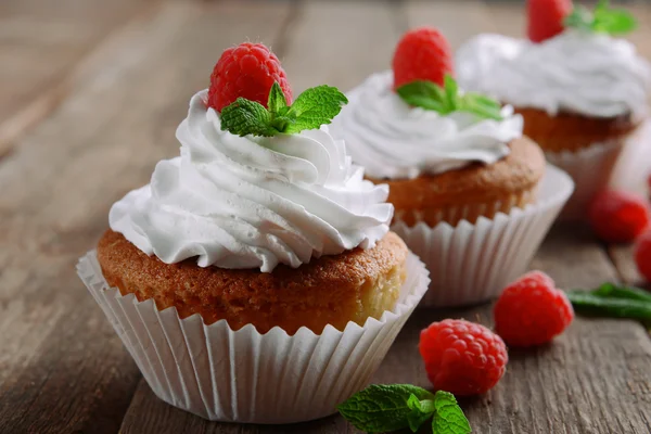 Delicious cupcakes with berries — Stock Photo, Image