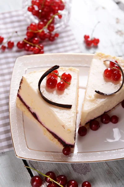 Smakelijke cheesecake met bessen — Stockfoto