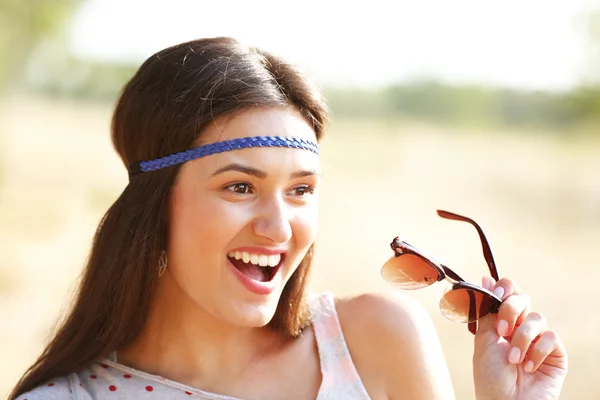 Mulher sorridente bonita — Fotografia de Stock