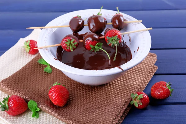 Delicious strawberries in chocolate — Stock Photo, Image