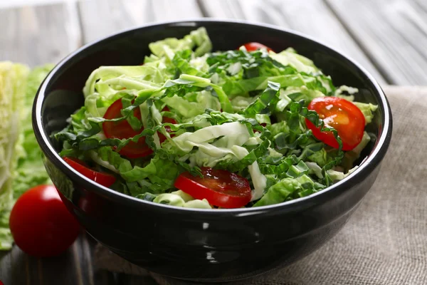 Salade de chou de Savoie et tomates — Photo