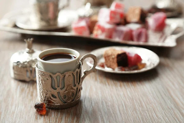古董茶具与土耳其软糖 — 图库照片